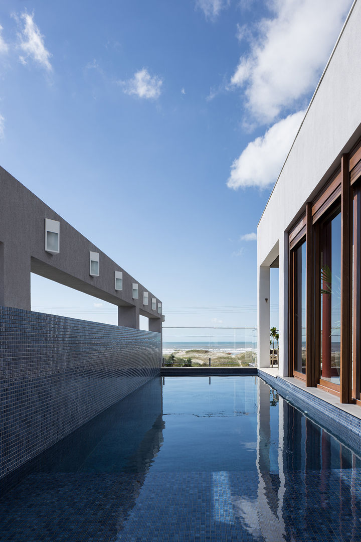 Casa Beira Mar, Seferin Arquitetura Seferin Arquitetura Kolam Renang Modern