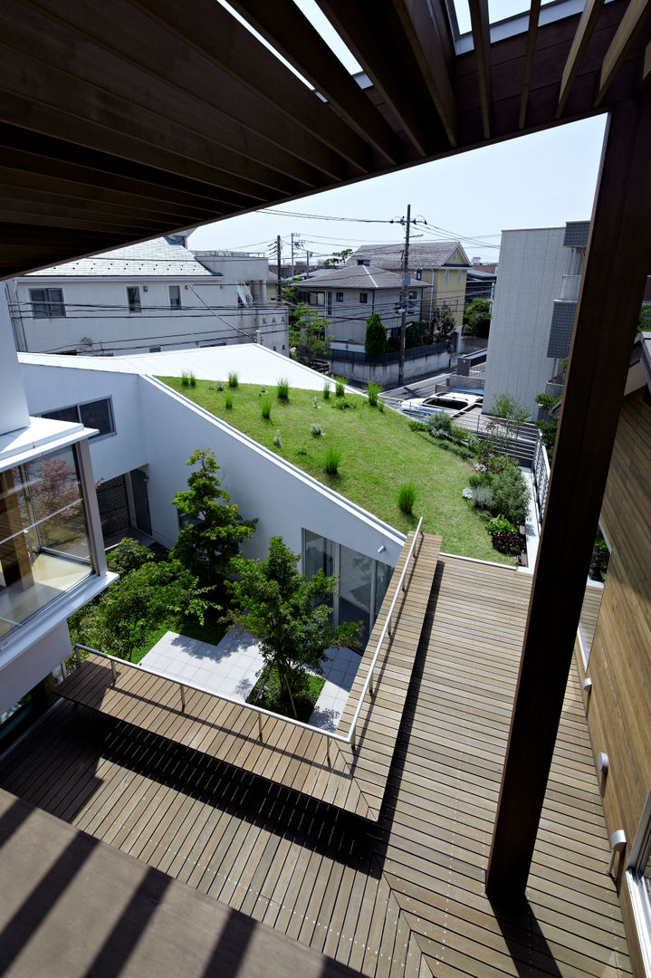 Spiral roof, 工藤宏仁建築設計事務所 工藤宏仁建築設計事務所 بلكونة أو شرفة