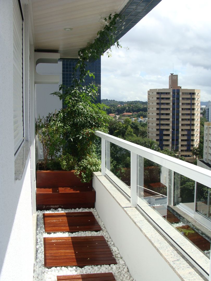 APP | Projeto de Interiores, Kali Arquitetura Kali Arquitetura Modern balcony, veranda & terrace