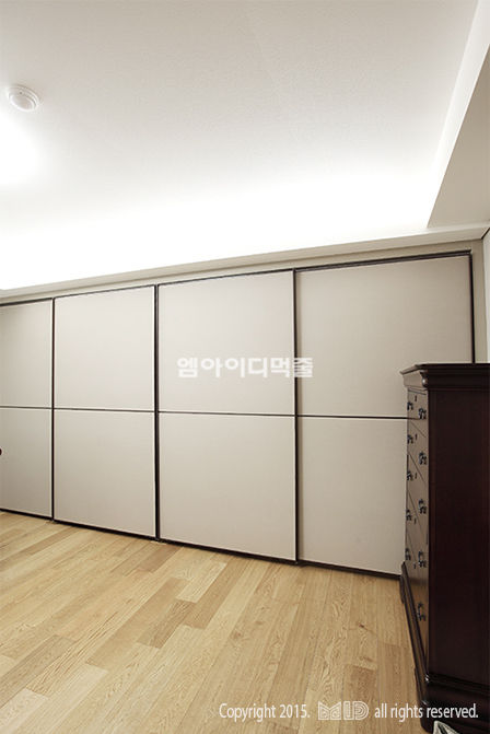 이태원 청화아파트 58평형, MID 먹줄 MID 먹줄 Dormitorios modernos: Ideas, imágenes y decoración