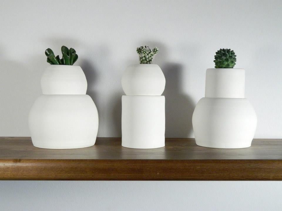 Quando il sottovaso è più grande del vaso, Ceramica Artistica di Chiara Cantamessa Ceramica Artistica di Chiara Cantamessa Jardins modernos Plantas e acessórios