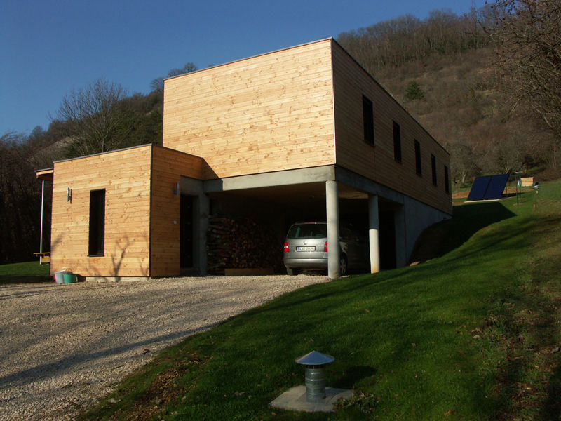 Maison cubiste - Mention au Palmarès départemental de l'Architecture et de l'Aménagement du Doubs 2011 , Cléo Chatelet Architecte Cléo Chatelet Architecte 모던스타일 주택