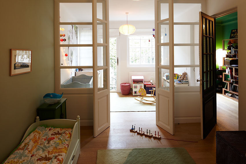 Restructuration d'une maison à Montmartre avec création d'une surélévation vitrée, Capucine de Cointet architecte Capucine de Cointet architecte Modern nursery/kids room