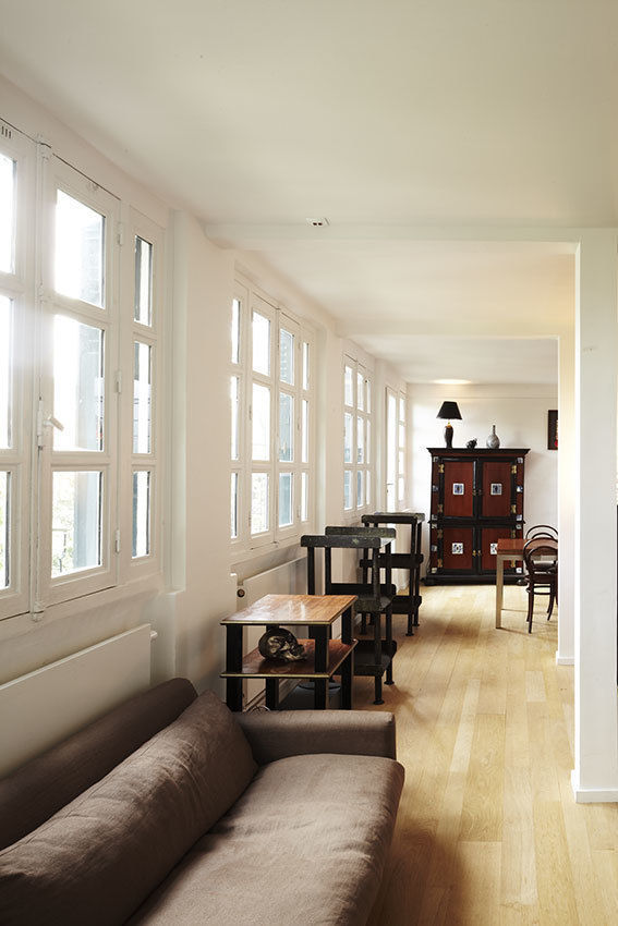 Restructuration d'une maison à Montmartre avec création d'une surélévation vitrée, Capucine de Cointet architecte Capucine de Cointet architecte غرفة المعيشة