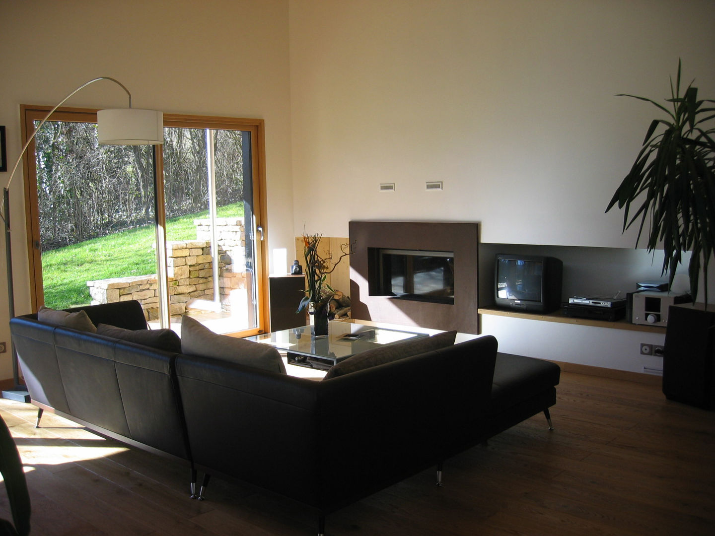 Maison cubiste - Mention au Palmarès départemental de l'Architecture et de l'Aménagement du Doubs 2011 , Cléo Chatelet Architecte Cléo Chatelet Architecte Modern living room