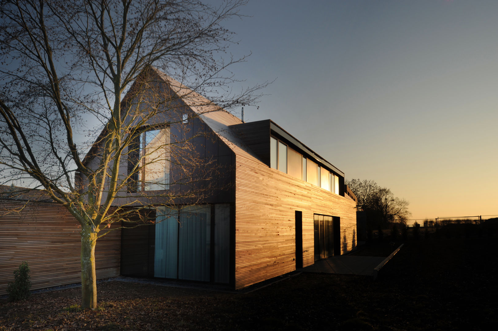 Stylish, komfortabel, ökologisch: Niedrigenergiehaus in Filsdorf , STEINMETZDEMEYER architectes urbanistes STEINMETZDEMEYER architectes urbanistes บ้านและที่อยู่อาศัย