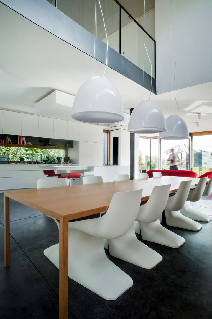 Passivhaus in Bertrange, STEINMETZDEMEYER architectes urbanistes STEINMETZDEMEYER architectes urbanistes Modern dining room