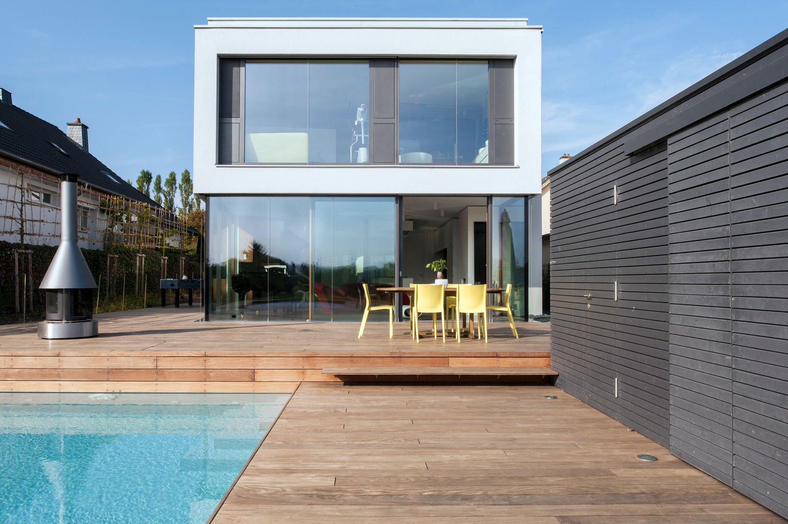 Passivhaus in Bertrange, STEINMETZDEMEYER architectes urbanistes STEINMETZDEMEYER architectes urbanistes Modern balcony, veranda & terrace