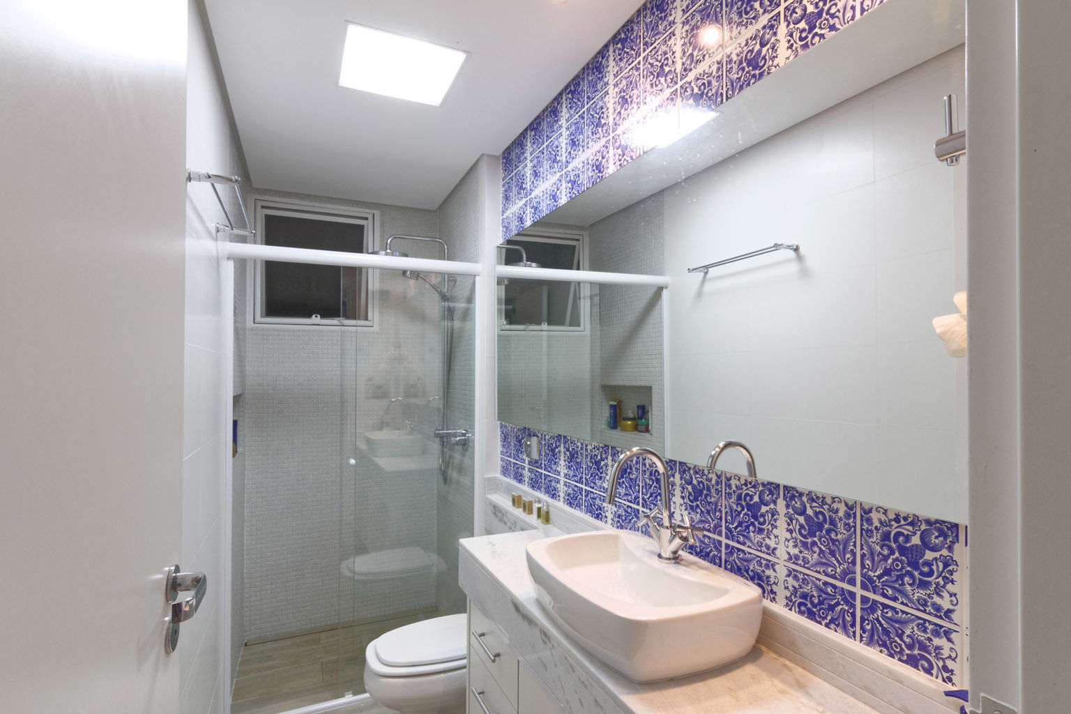 Apartamento Itaim Bibi - 90m², Raphael Civille Arquitetura Raphael Civille Arquitetura Minimalist style bathroom