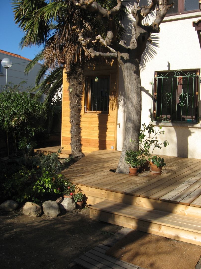 jeu de terrasses et cheminement en bois casa architectes