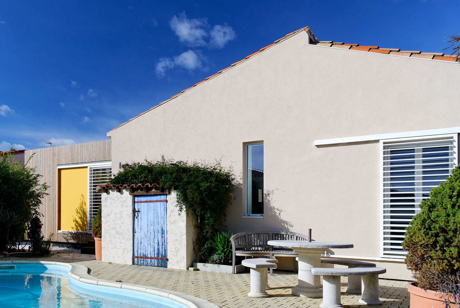 Une boite contemporaine et raffinée, casa architectes casa architectes Moderne Wohnzimmer