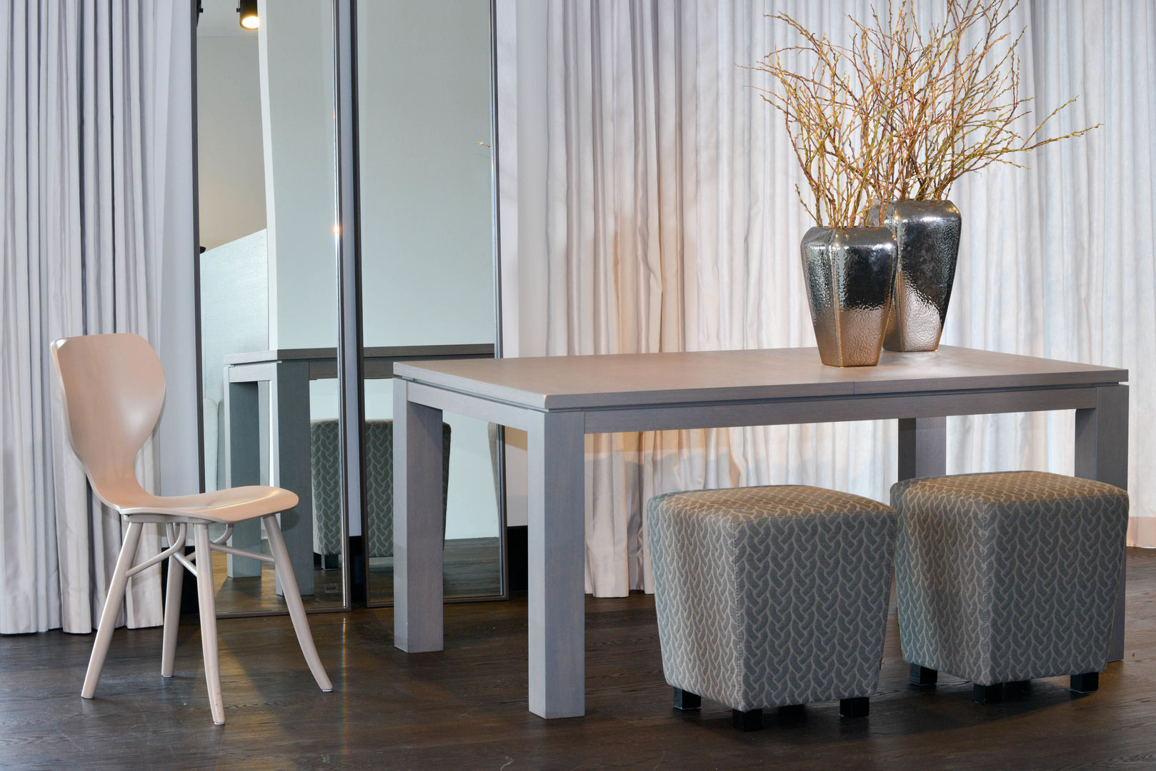 Showroom SALLIER WOHNEN auf Sylt, SALLIER WOHNEN SYLT SALLIER WOHNEN SYLT Modern living room Side tables & trays