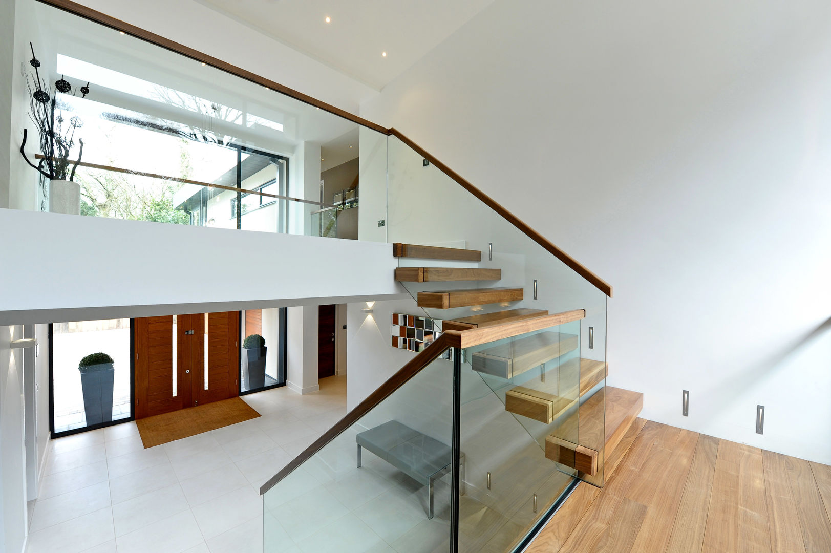 Redwoods, Wimborne, Dorset, Jigsaw Interior Architecture & Design Jigsaw Interior Architecture & Design Modern corridor, hallway & stairs