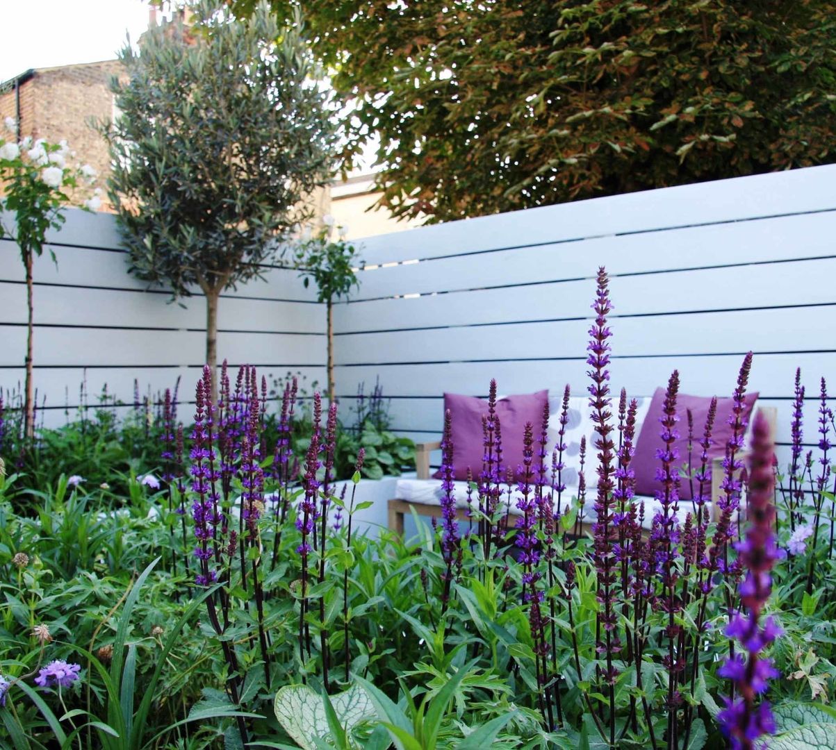 Small urban garden Ruth Willmott Jardines de estilo moderno