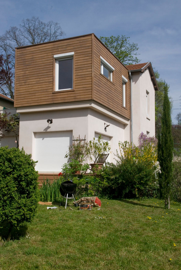 Extension bois sur terrasse, Saint Genis Laval, RGn architecte RGn architecte Casas de estilo moderno