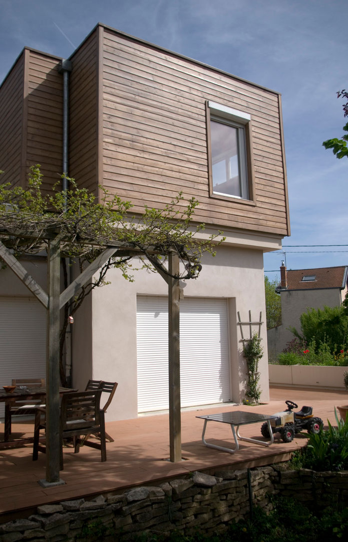 Extension bois sur terrasse, Saint Genis Laval, RGn architecte RGn architecte Casas modernas