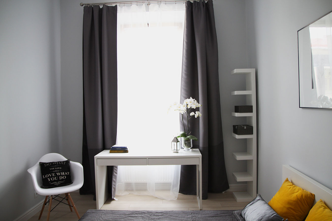 Mieszkanie w szarości , Grey shade interiors Grey shade interiors Eclectic style bedroom