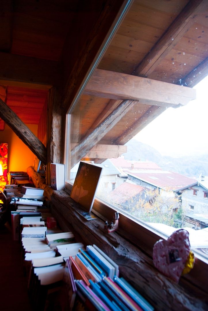 un appartement dans une grange sur trois niveaux, en Savoie, atelier choron pellicier atelier choron pellicier Kamar Tidur Gaya Country
