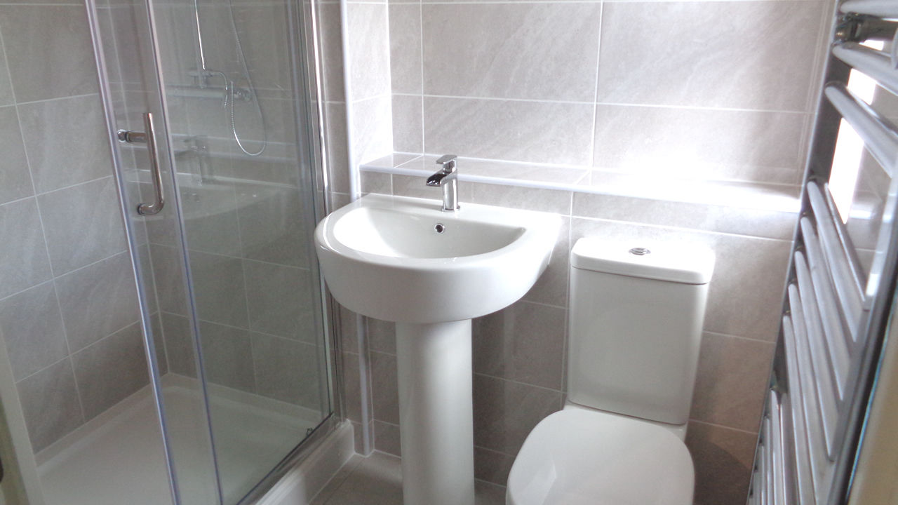 حديث تنفيذ Coventry Bathrooms , حداثي