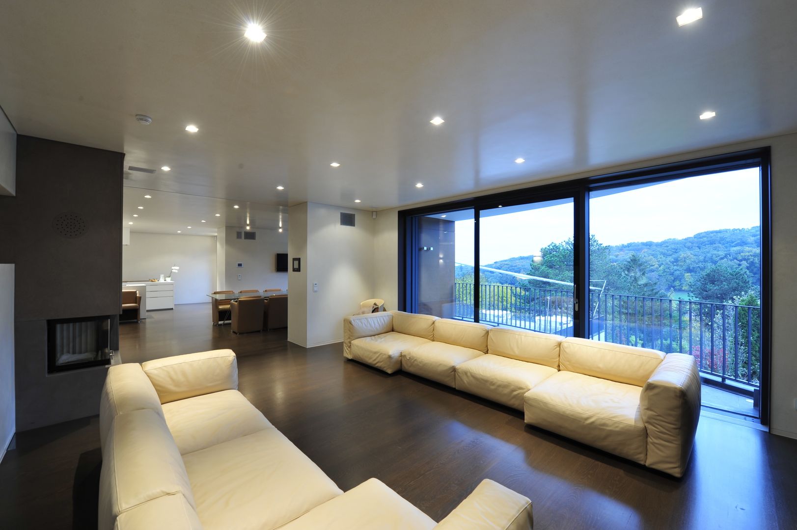 DHM57 Umbau und Zubau eines Einfamilienhouses mit Niederenergieanforderungen., zone architekten zone architekten Living room