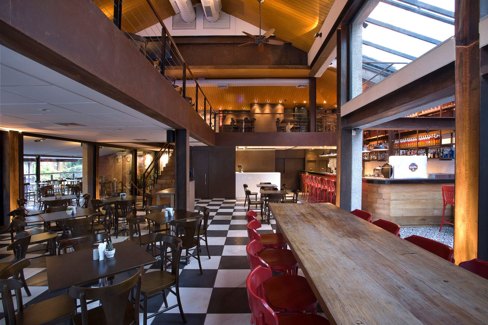 Vista geral do bar Fernanda Sperb Arquitetura e interiores Espaços comerciais Bares e clubes