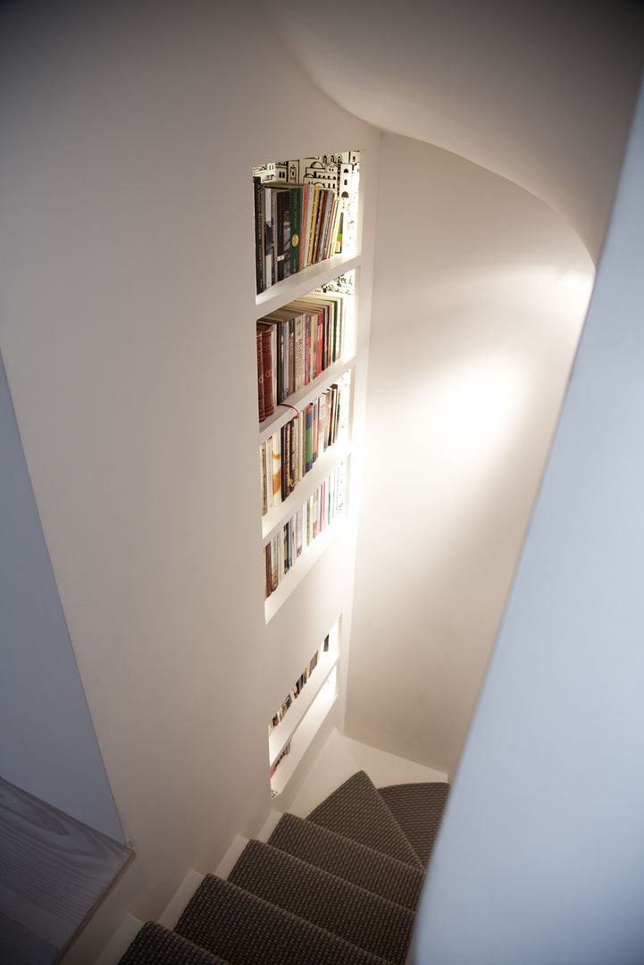 Staircase homify Modern corridor, hallway & stairs