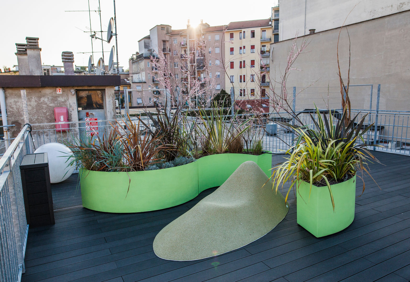 Terrazza MiLoft, Floema srl Floema srl Eclectic style balcony, veranda & terrace