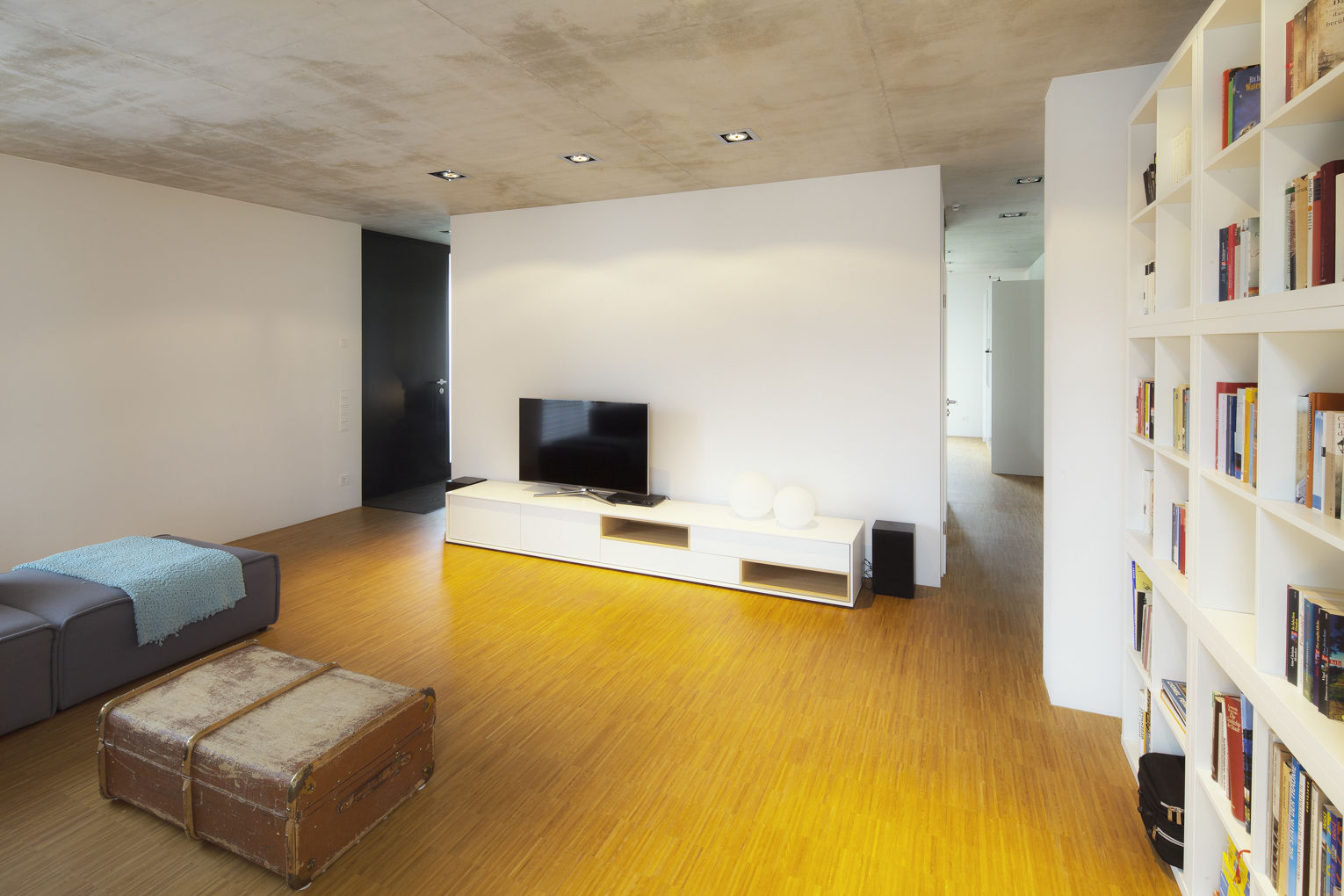 Doppelhaus BP11 im Neckartal, Schiller Architektur BDA Schiller Architektur BDA Minimalist living room