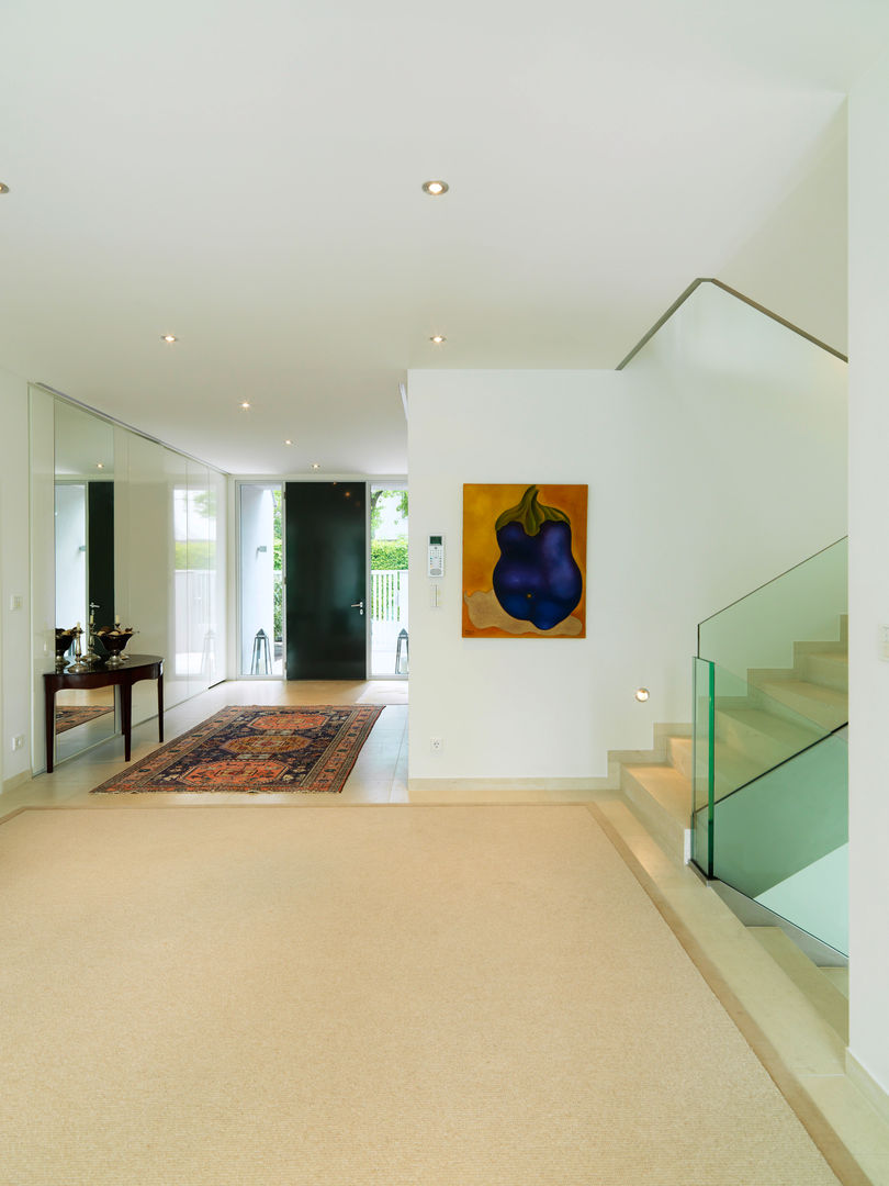WOHNHAUS 1190 WIEN | AUT, Moser Architects Moser Architects Minimalist corridor, hallway & stairs