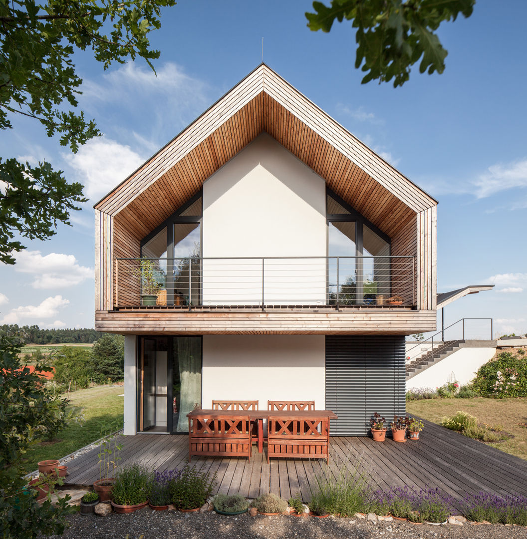 Einzigartig und energieeffizient: Einfamilienhaus zum Verlieben, g.o.y.a. Architekten g.o.y.a. Architekten Balkon, Beranda & Teras Modern