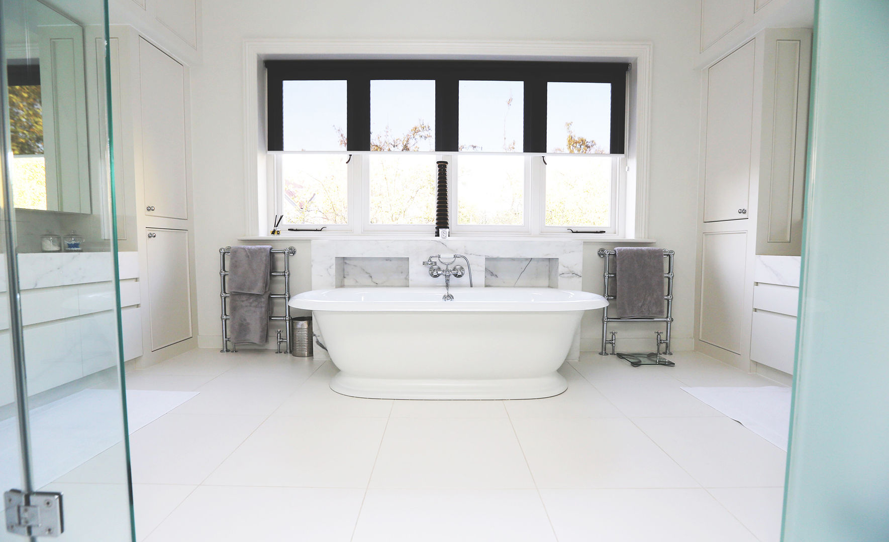 Drummonds Case Study: Tudor House, Roehampton homify Salle de bain moderne