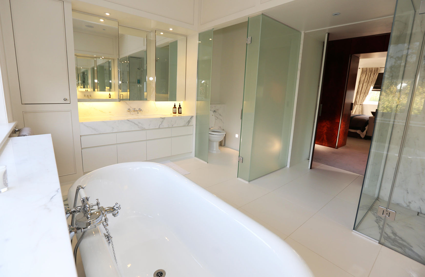 Drummonds Case Study: Tudor House, Roehampton homify Modern bathroom Bathtubs & showers