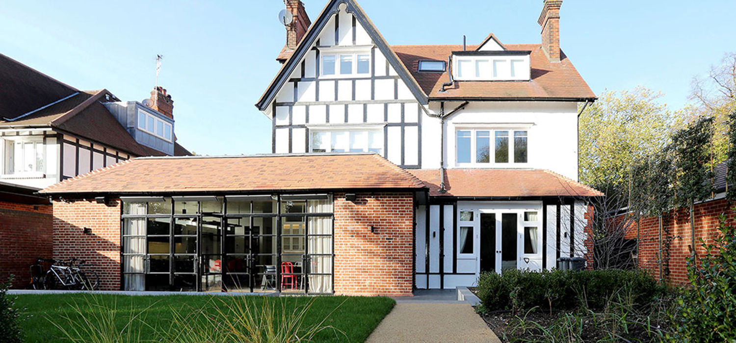 Drummonds Case Study: Tudor House, Roehampton homify Minimalistische badkamers