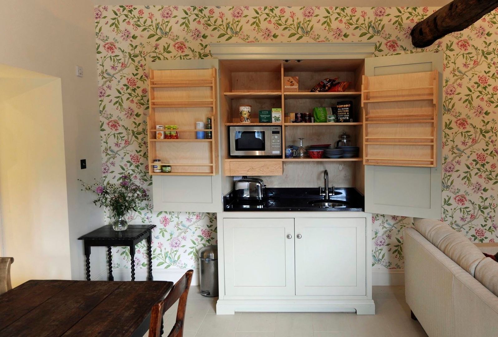 Kitchen in a box! Hallwood Furniture ห้องครัว