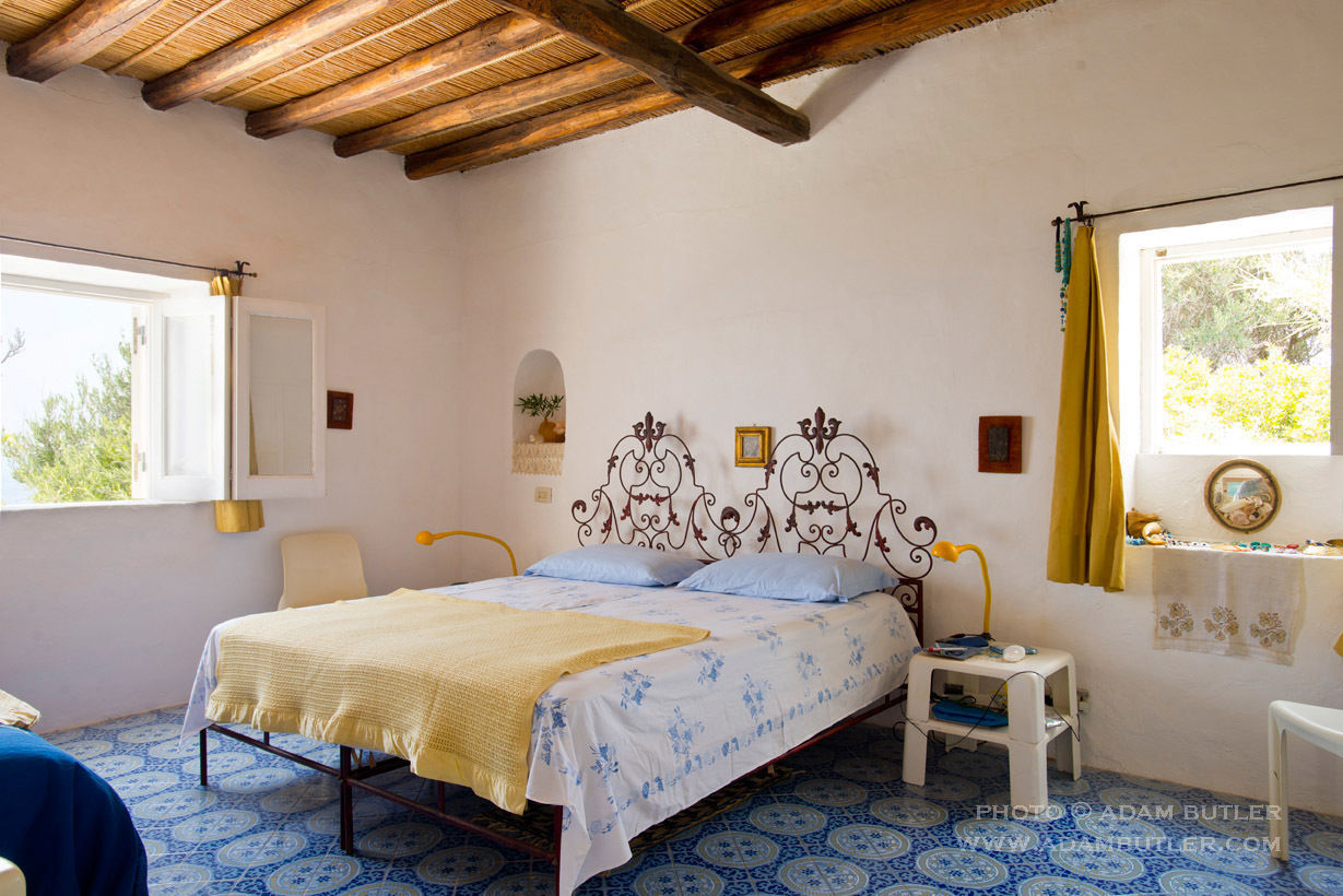 Casa Menne, Panarea, Aeolian Islands, Sicily Adam Butler Photography Camera da letto in stile mediterraneo