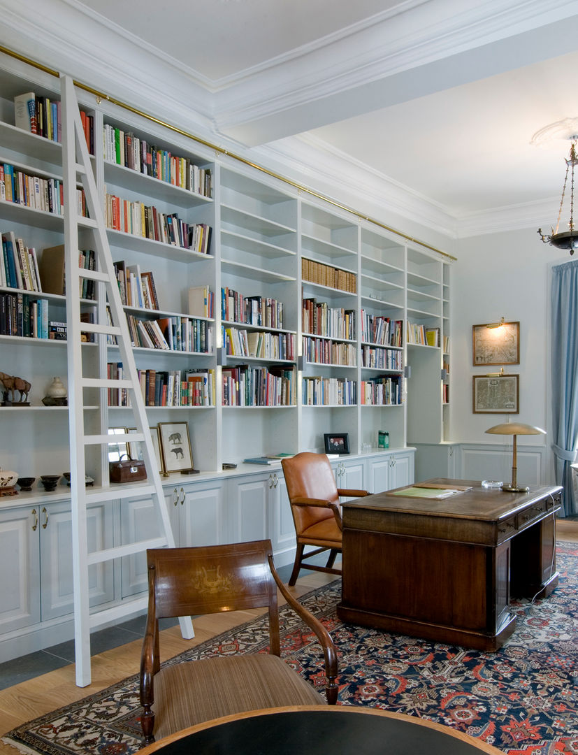 Home Office homify Oficinas y bibliotecas de estilo clásico