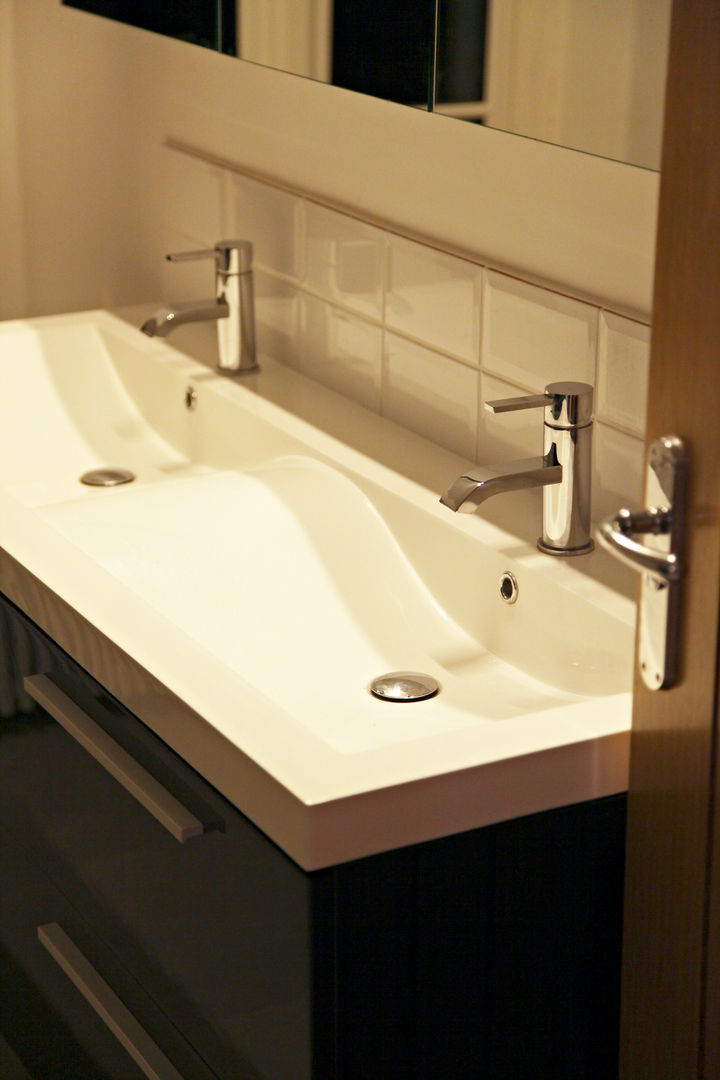 Quartet double basin vanity unit Hudson Reed Ванная комната в стиле модерн Раковины
