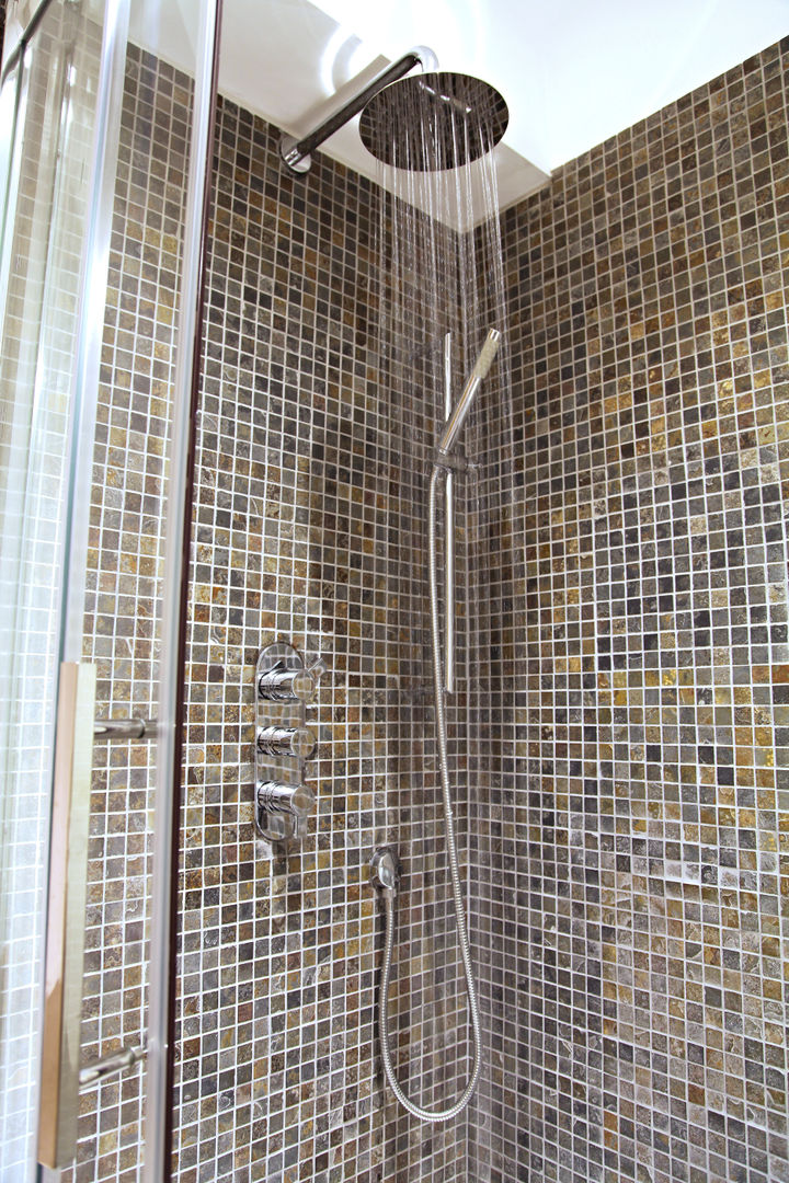 Triple thermostatic shower with slide rail kit & fixed head Hudson Reed Baños de estilo moderno Bañeras y duchas