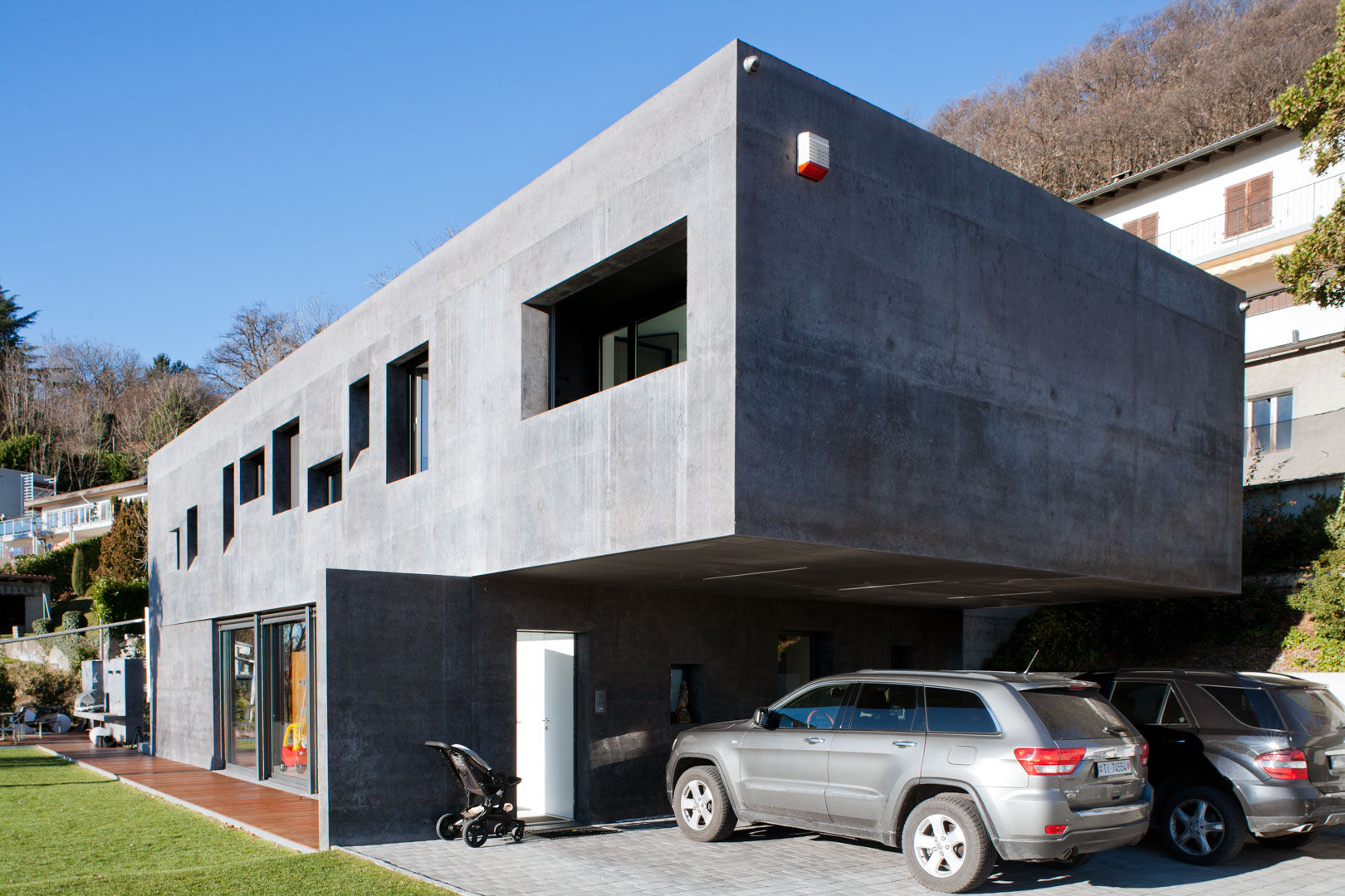 Interni Svizzera #2, Studio Farina Zerozero - Foto & Video Studio Farina Zerozero - Foto & Video Nhà để xe/nhà kho phong cách hiện đại Garages & sheds