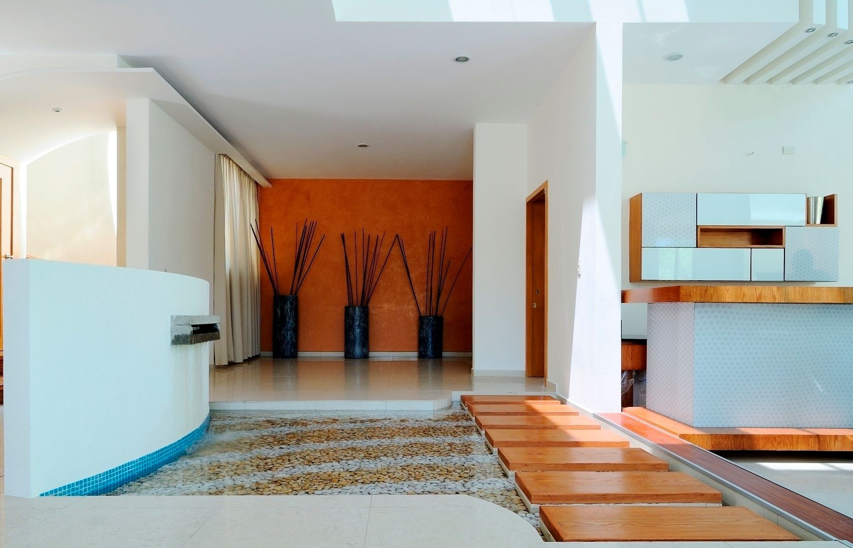 RESIDENCIA NUÑO, Excelencia en Diseño Excelencia en Diseño الممر الحديث، المدخل و الدرج