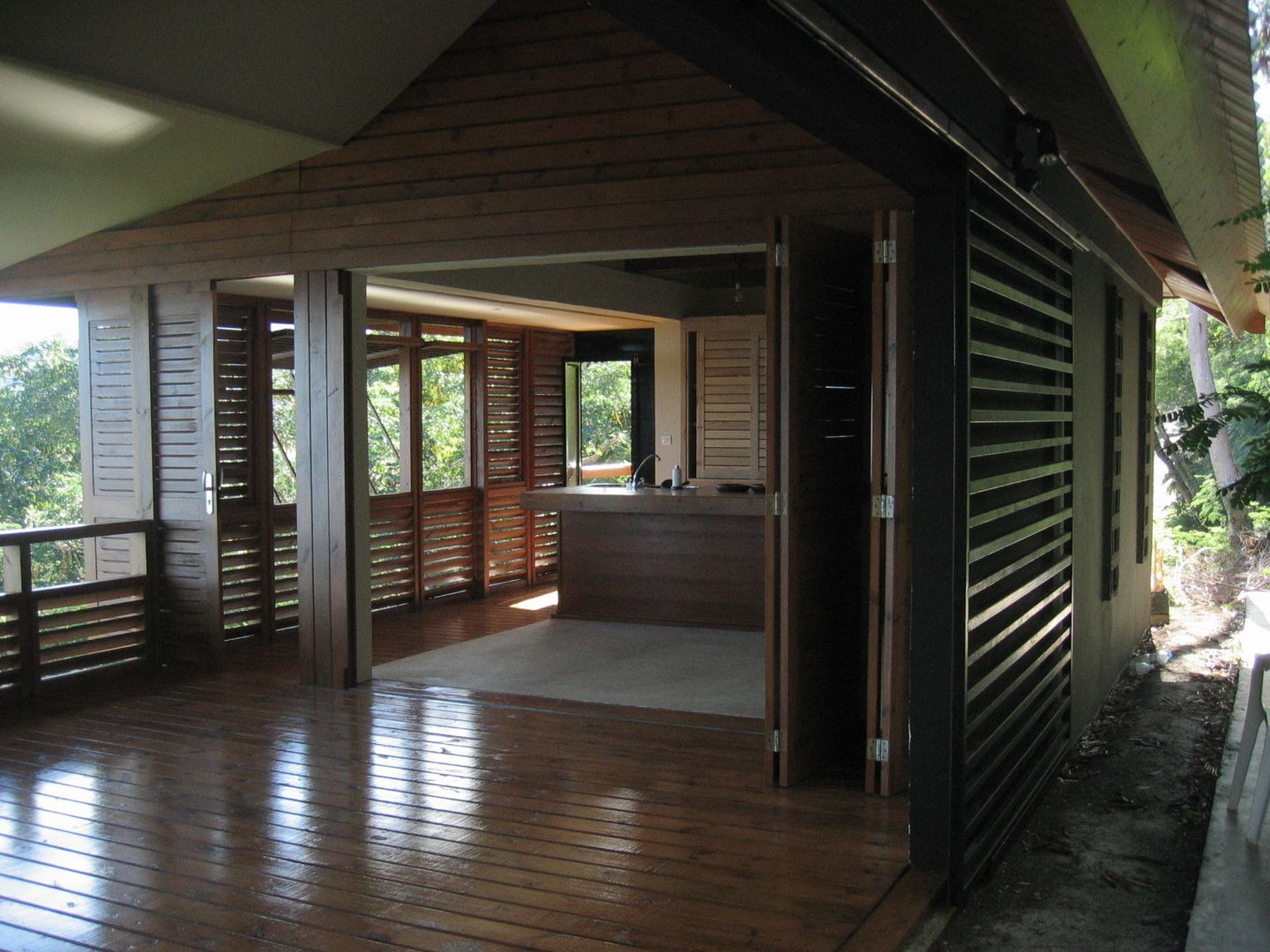 GANNE house - living room STUDY CASE sas d'Architecture Tropical style living room