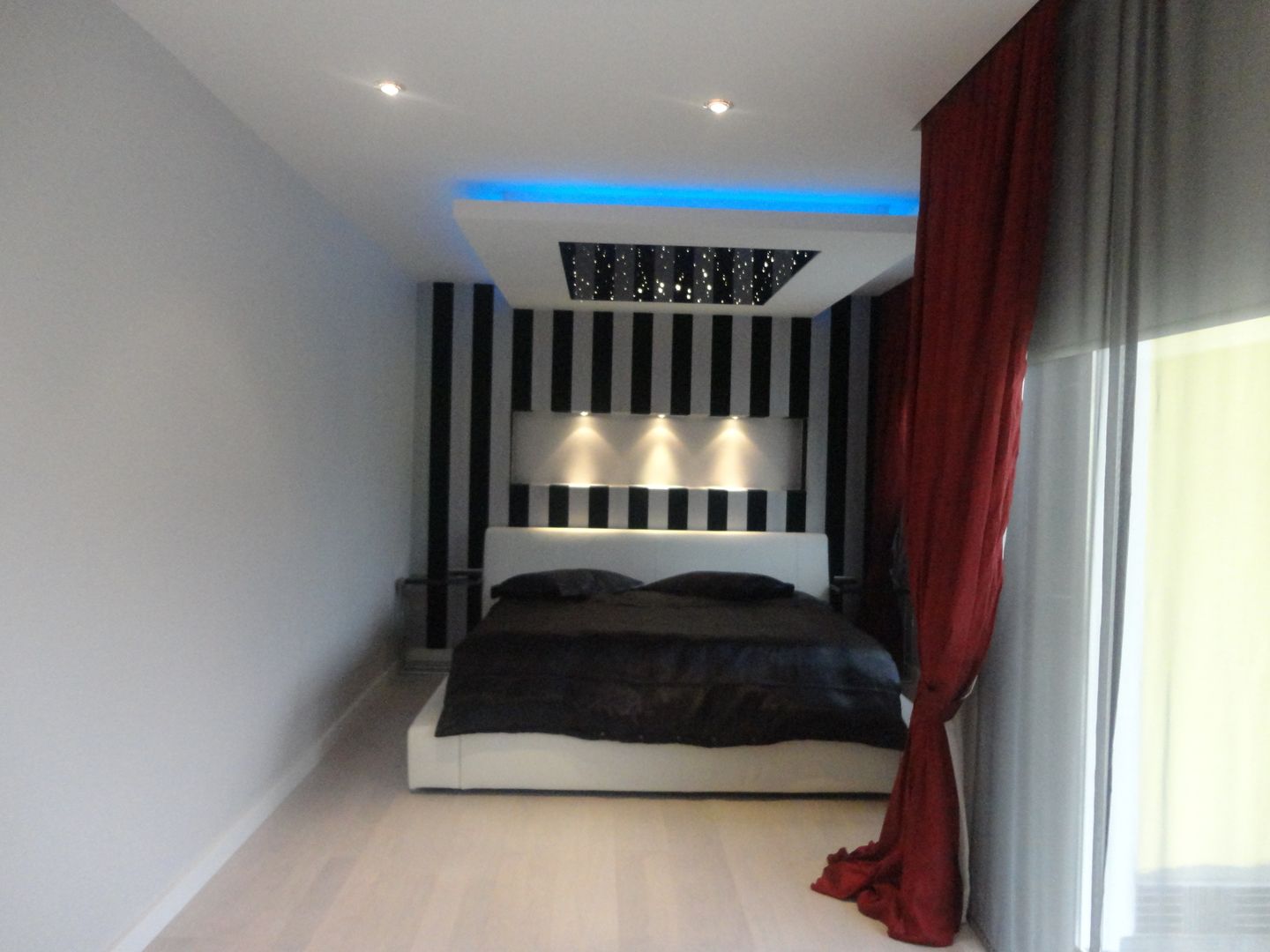 homify Modern style bedroom Lighting