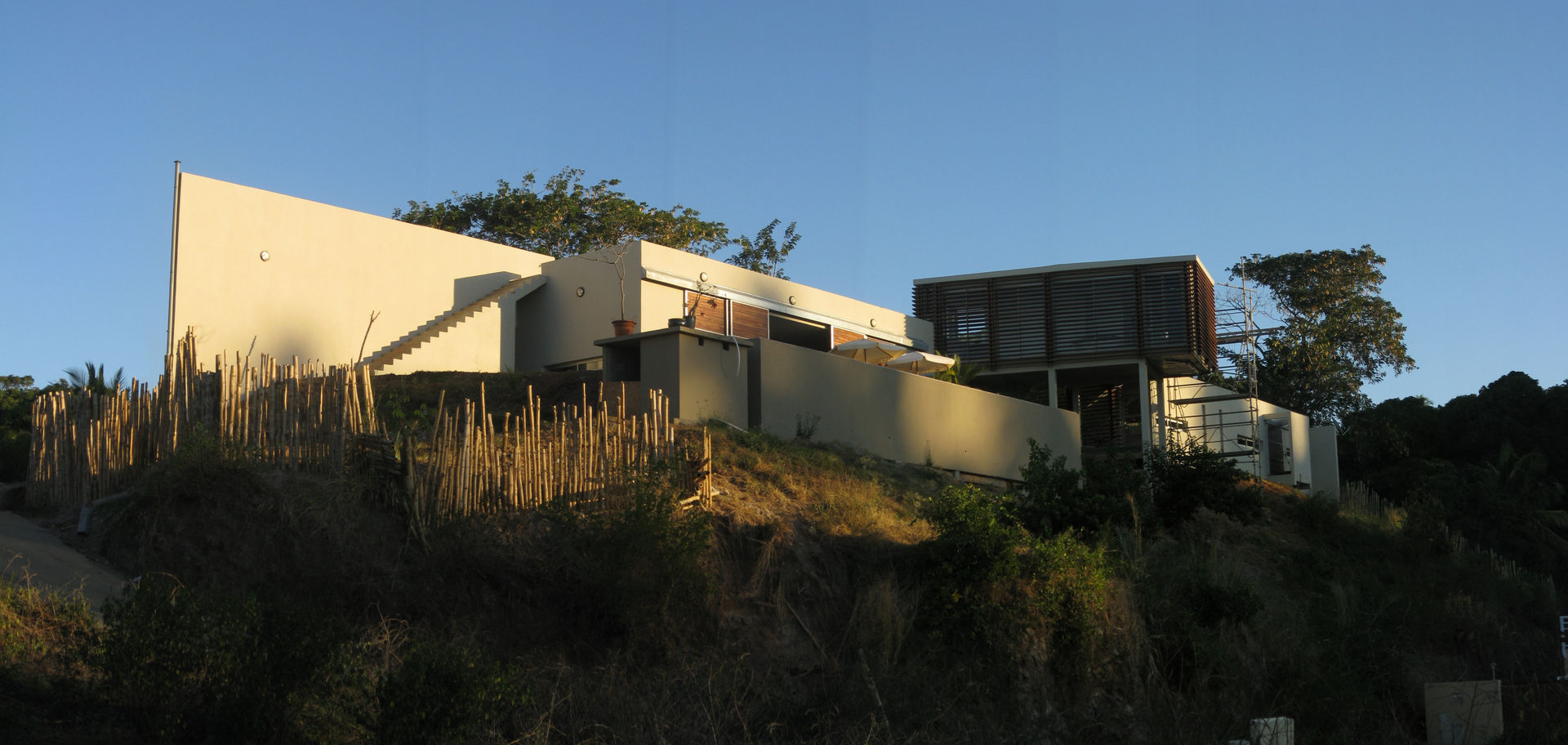 CLEMENTINE house - external view 2 STUDY CASE sas d'Architecture Tropical style houses