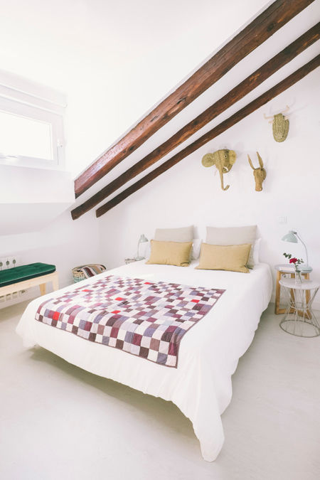 Buhardilla zona Malasaña, Madrid 2015, nimú equipo de diseño nimú equipo de diseño Mediterranean style bedroom