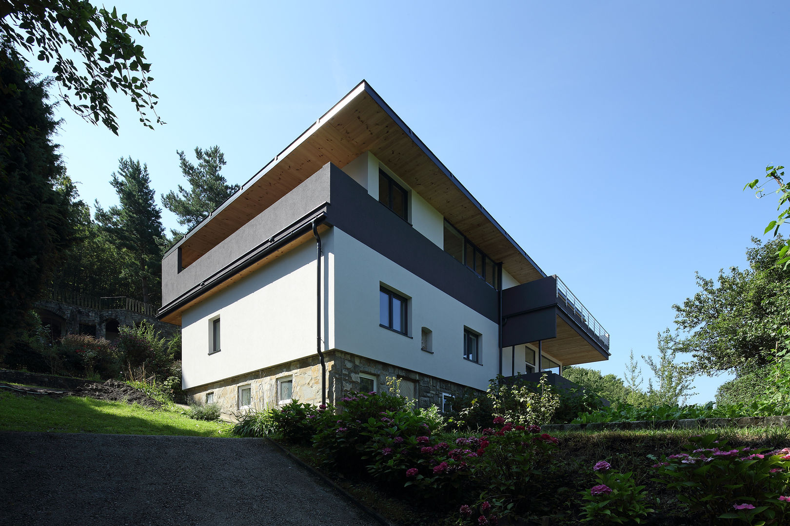 Sanierung und Erweiterung Wienerwaldhaus, wessely architektur wessely architektur Casas minimalistas