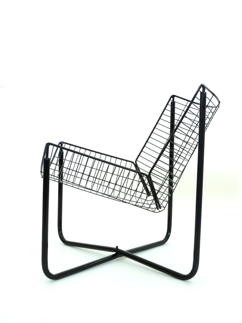 Jarpen Armchair. Designed by Niels Gammelgaard in 1980 for Ikea. Hopper + Space Salas de estilo clásico