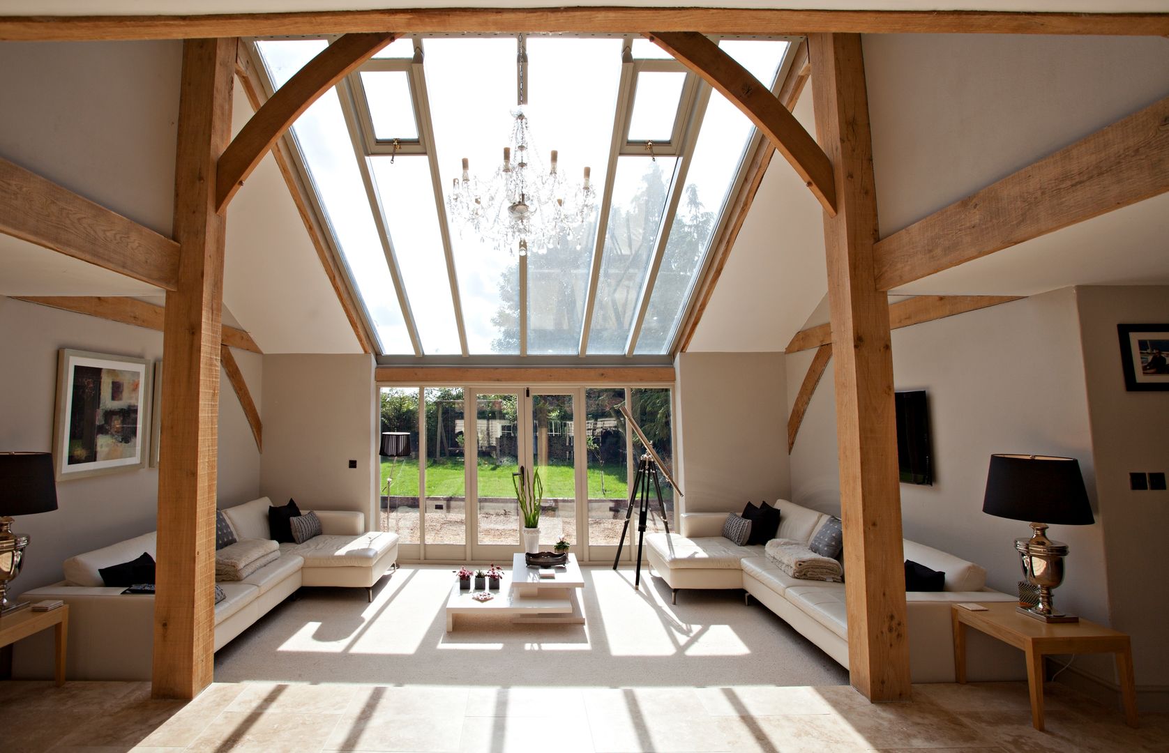 Central living space Clayland Architects Living room