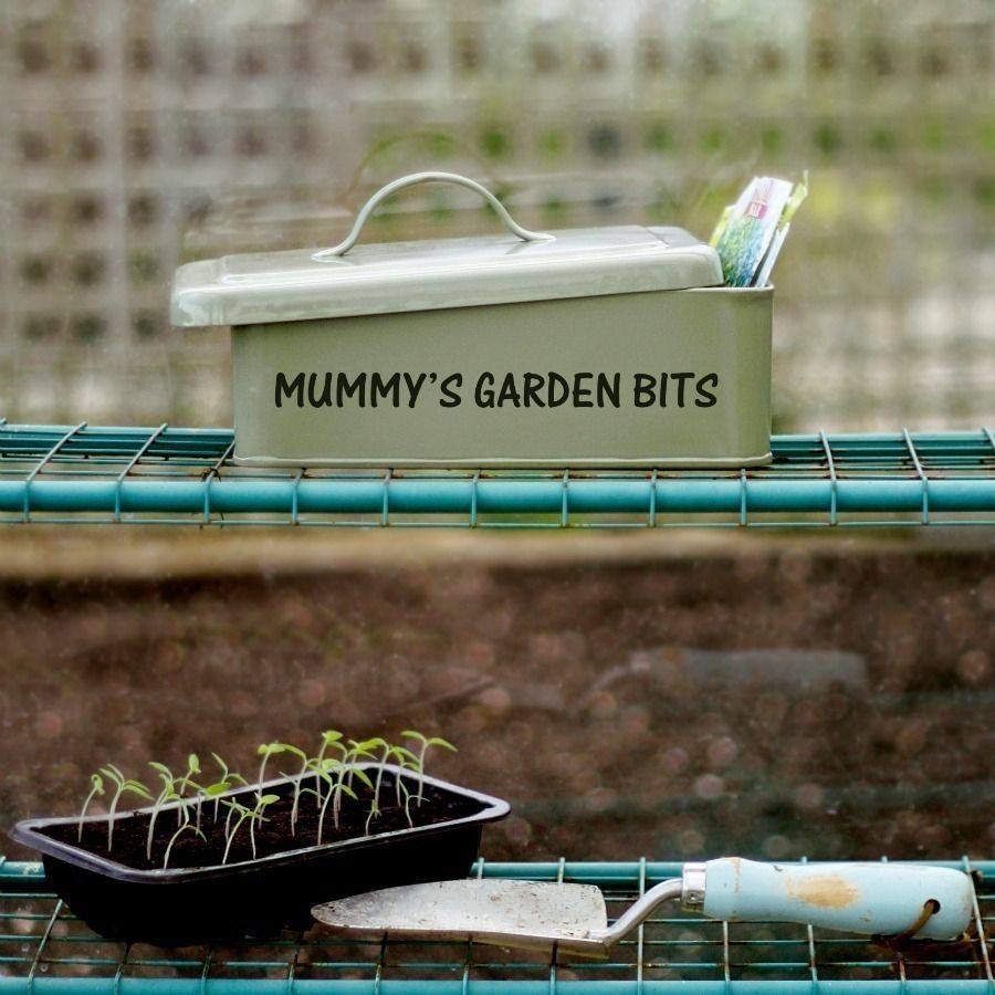 Personalised Gardening Tin Jonny's Sister Jardines de estilo clásico Accesorios y decoración