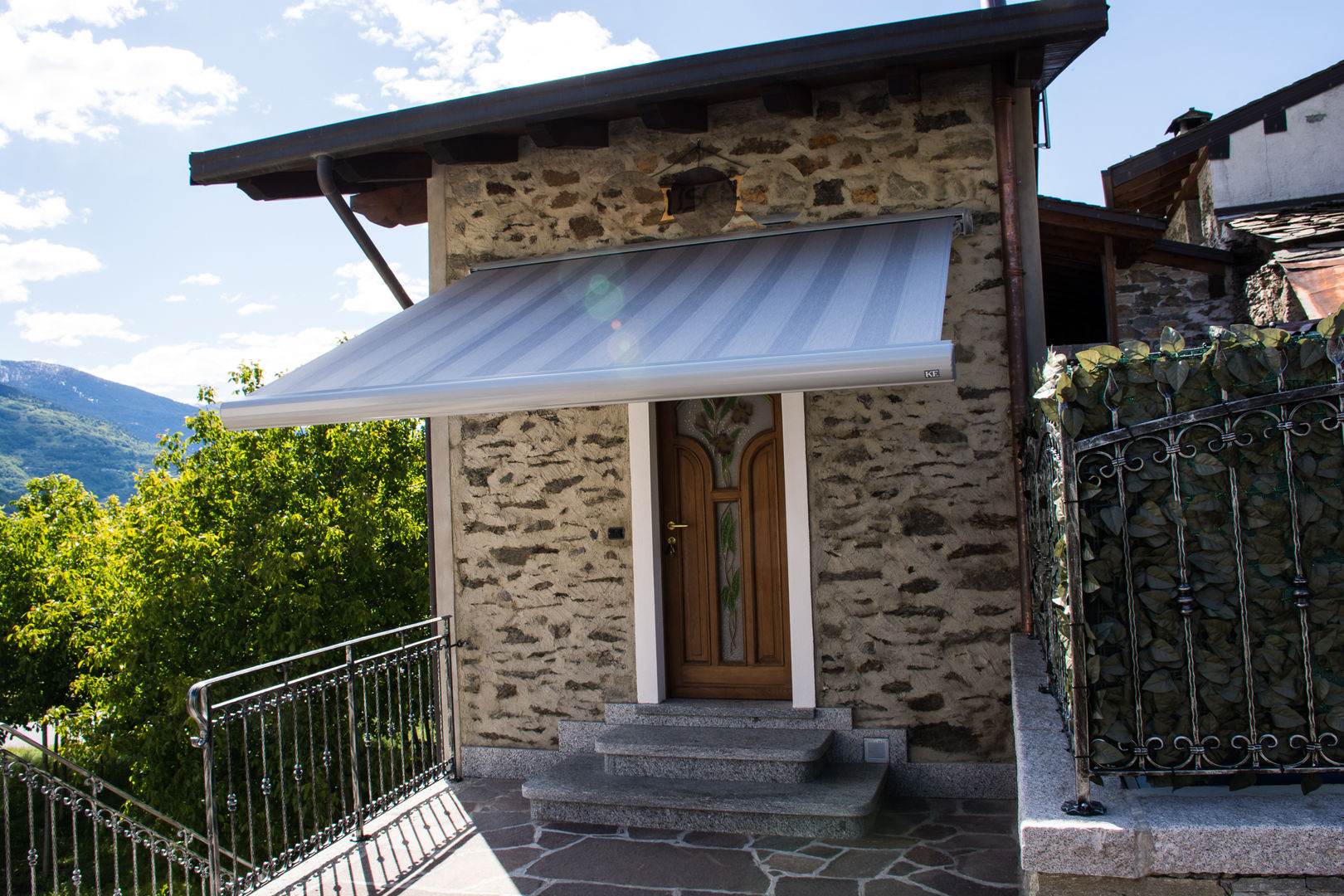 Tende da sole, Parolini tende Parolini tende Modern style balcony, porch & terrace Accessories & decoration