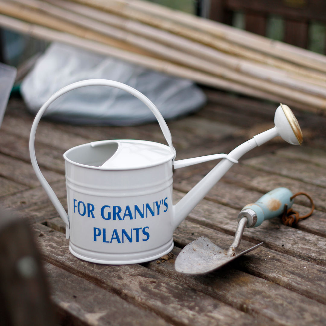 Personalised Watering Can Jonny's Sister Jardines de estilo clásico Accesorios y decoración